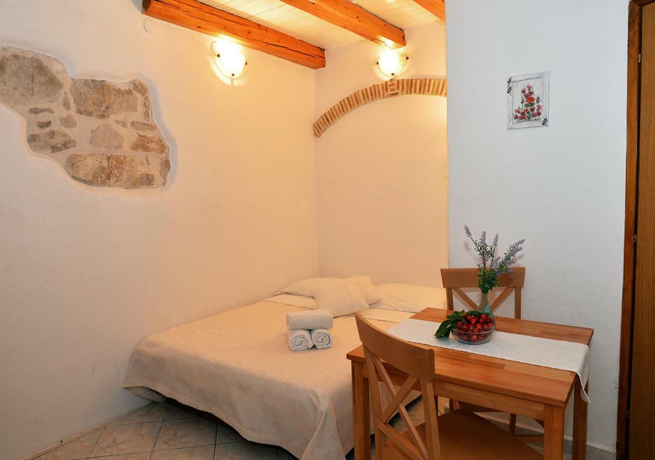 Old Town Vrsar, Apartments Danica & Zoran Exterior photo