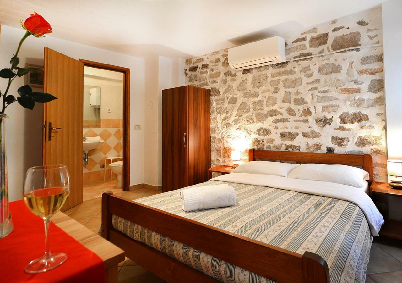 Old Town Vrsar, Apartments Danica & Zoran Exterior photo